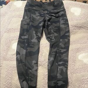 BR Standard (Banana Republic) Camo Print Leggings